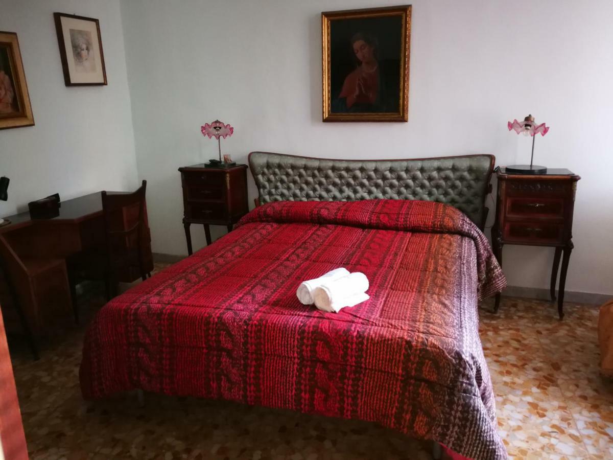 Arturo'S House Apartment Napoli Bagian luar foto